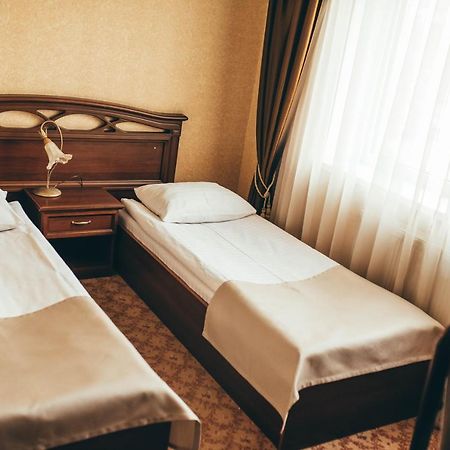 Hotel-Restaurant Lyube Plus Khmelʼnytsʼkyy Dış mekan fotoğraf