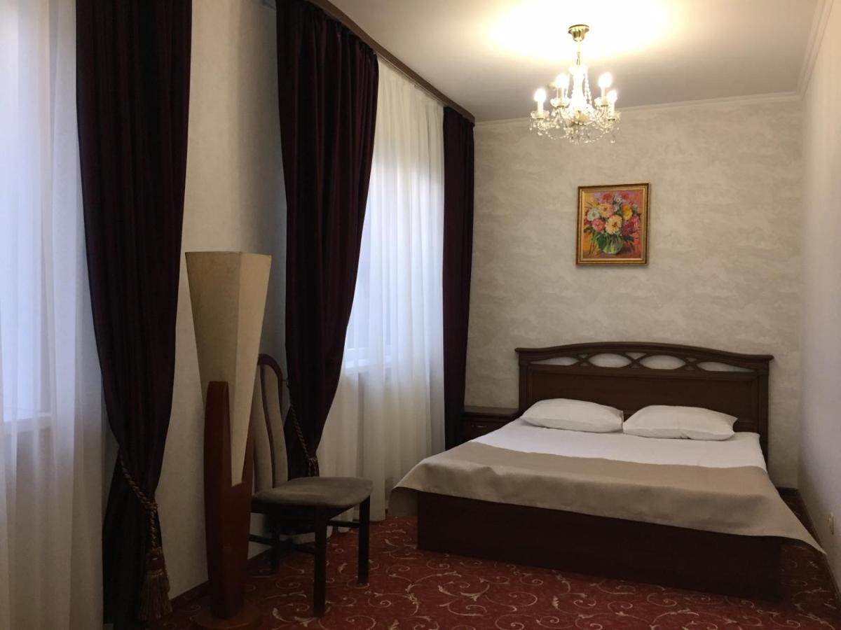 Hotel-Restaurant Lyube Plus Khmelʼnytsʼkyy Dış mekan fotoğraf