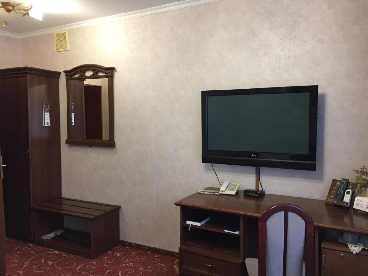 Hotel-Restaurant Lyube Plus Khmelʼnytsʼkyy Dış mekan fotoğraf