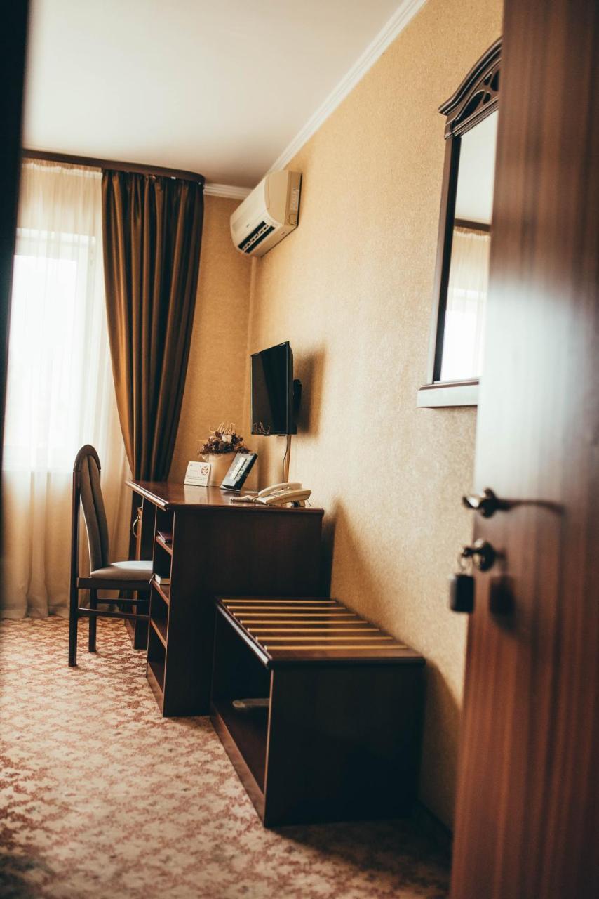 Hotel-Restaurant Lyube Plus Khmelʼnytsʼkyy Dış mekan fotoğraf