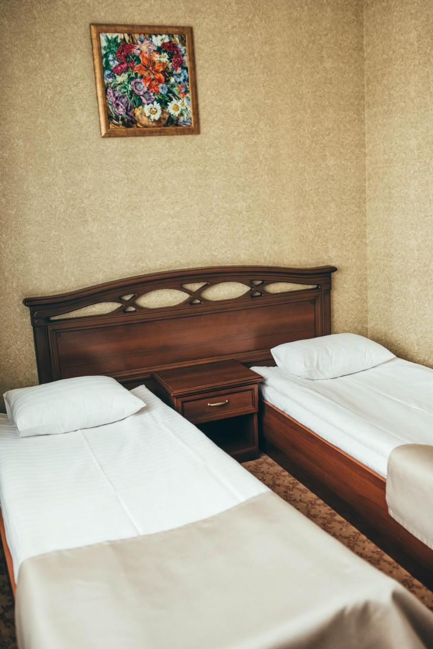 Hotel-Restaurant Lyube Plus Khmelʼnytsʼkyy Dış mekan fotoğraf