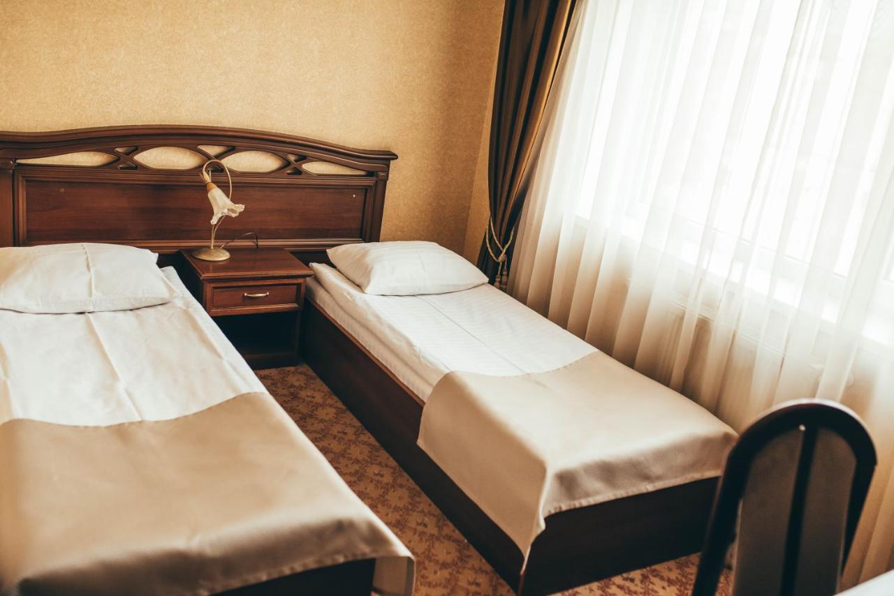 Hotel-Restaurant Lyube Plus Khmelʼnytsʼkyy Dış mekan fotoğraf